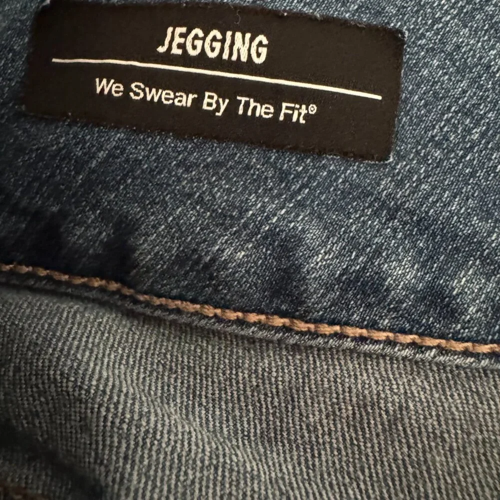 Torrid Medium Rinse Denim 5-Pocket Look Jegging Size 18R